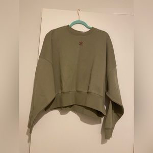 *NWT* Women’s Adidas Crewneck Size M